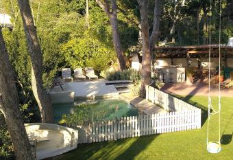 VILLA CANADELL - great garden, 5 min to beach has Balcony rooms