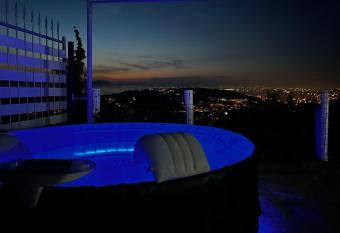 Villa Teresa has Balcony rooms