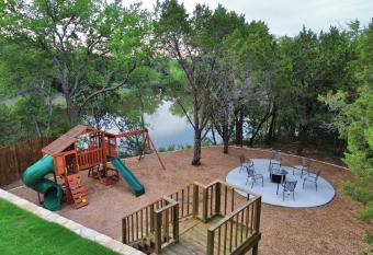 Scenic Retreat W/ Playground & Grilling allows 18 year olds to book a room