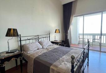 2Bedroom Seaview @ Straits Quay allows 18 year olds to book a room