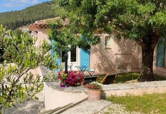 La SANATINA 2 allows 18 year olds to book a room