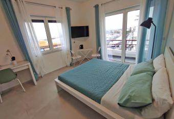 B&B La Finestra sul Mare allows 18 year olds to book a room