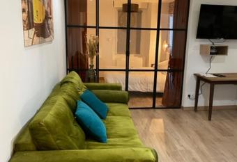 Bryas 2 - Appartement esprit industriel allows 18 year olds to book a room