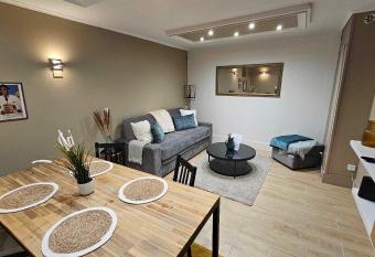 Appartement - Saint-Blaise has rooms with a private hot tub