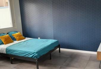 Studio Napol  on allows 18 year olds to book a room