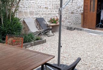 Studio au centre de saujon has Balcony rooms