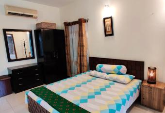 Alif Gulshan-1 Lake Arcade has rooms with a private hot tub