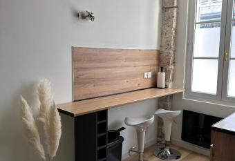 Studio Hypercentre ancien pieton Orl  ans allows 18 year olds to book a room