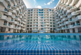 Sunrise Apartment by AAA has Balcony rooms