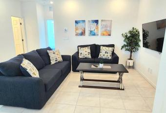 3 BD RM- 7 miles from Las Vegas Strip has Balcony rooms