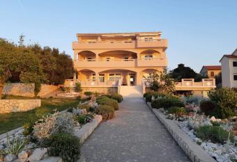 Apartments by the sea Lun, Pag - 3320 has Balcony rooms