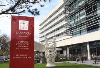 Leonardo Royal Hotel Den Haag Promenade has rooms with a private hot tub