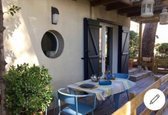 D  pendance de charme allows 18 year olds to book a room