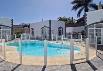 Nora Retreat (Fully Renovated) allows 18 year olds to book a room