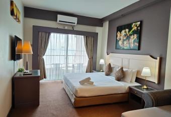 Seaview Deluxe@Rainbow Paradise Tg Bungah 4pax has Balcony rooms