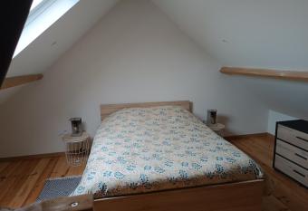 L   curie has Balcony rooms