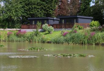 Lakeside Lodges has Balcony rooms