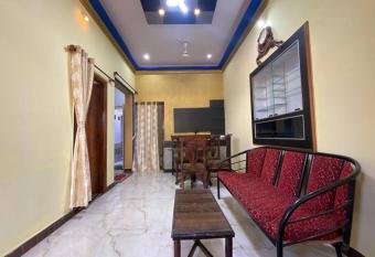 141 Homestay has Balcony rooms
