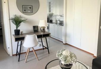 Annalan Helmi - Viihtyis   koti hyvill   kulkuyhteyksill   ja saunalla has Balcony rooms