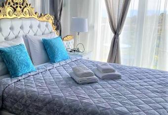 Chrystal Boutique Suite has Balcony rooms