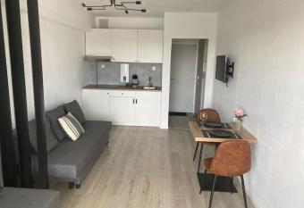 Nieuwe studio Westende Edelweiss allows 18 year olds to book a room