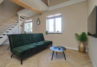 appartement-gratis parkeren -bij strand en in het centrum allows 18 year olds to book a room