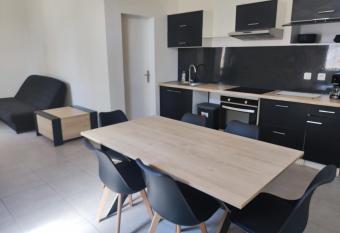 appartement dans partie de mas en camargue has Balcony rooms