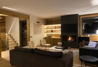 Chalet d   exception has Balcony rooms