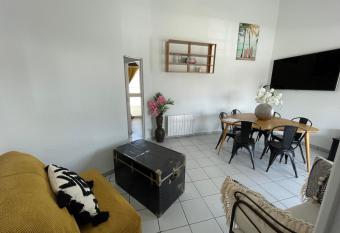 Appart spacieux sur le port du Crouesty 300m plage has Balcony rooms