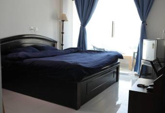 Executive Ashram Room 1 has rooms with a private hot tub