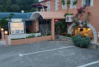 Family Maj  ica - villa Malo Misto allows 18 year olds to book a room