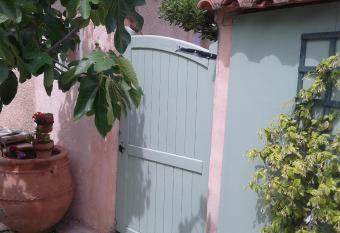 La Figounette du soleil has Balcony rooms