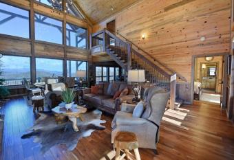 Breathtaking Views!Your Ideal home away from home! has Balcony rooms