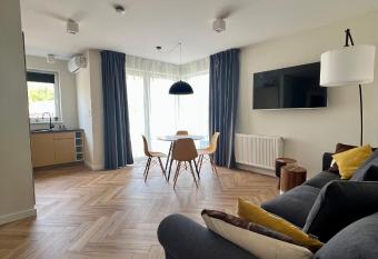 Apartament w Baltic Cliff has rooms with a private hot tub