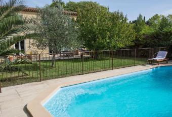 Agr  able villa avec jardin et piscine has Balcony rooms