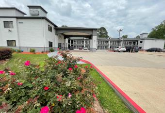 Super Stay Inn By OYO Humble Iah East has Smoking rooms