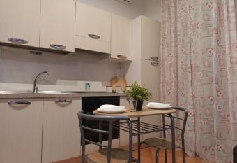 AL PUTEOLI HOLIDAY has Balcony rooms