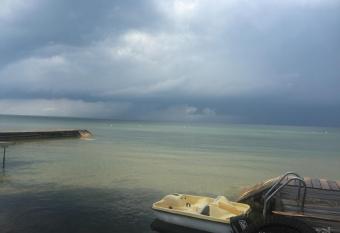 Lakview Oasis has Balcony rooms