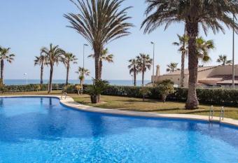 Estrella de Mar allows 18 year olds to book a room