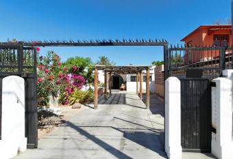 Tiempo Precioso Casita allows 18 year olds to book a room