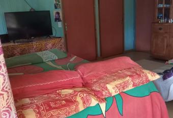 La vie tahitienne allows 18 year olds to book a room