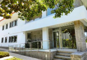 Embaixada da Vila allows 18 year olds to book a room