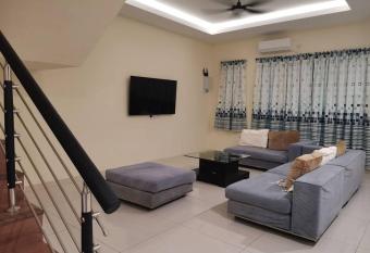 Cozzy26 Homestay has Balcony rooms