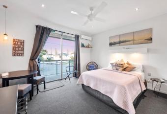 Sunrise on Scarborough - 1 min walk to beach (U2) has Balcony rooms