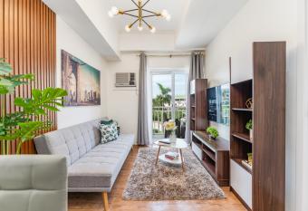 Amani 237, 3 Minutes from the Airport, Free Netflix, Hi-Speed Wifi has Balcony rooms