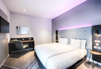 Premier Inn Regensburg City Centre allows 18 year olds to book a room