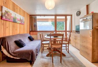 Vue Montagne 4   toiles has Balcony rooms