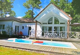 Louise-Ang  le has Balcony rooms