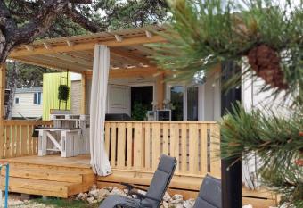 Charming 2-Bed House in Croatia Razanac has Balcony rooms