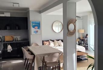 A 12 min du palais des Festivals has Balcony rooms